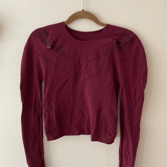 Fabletics workout shirt - Picture 2 of 3